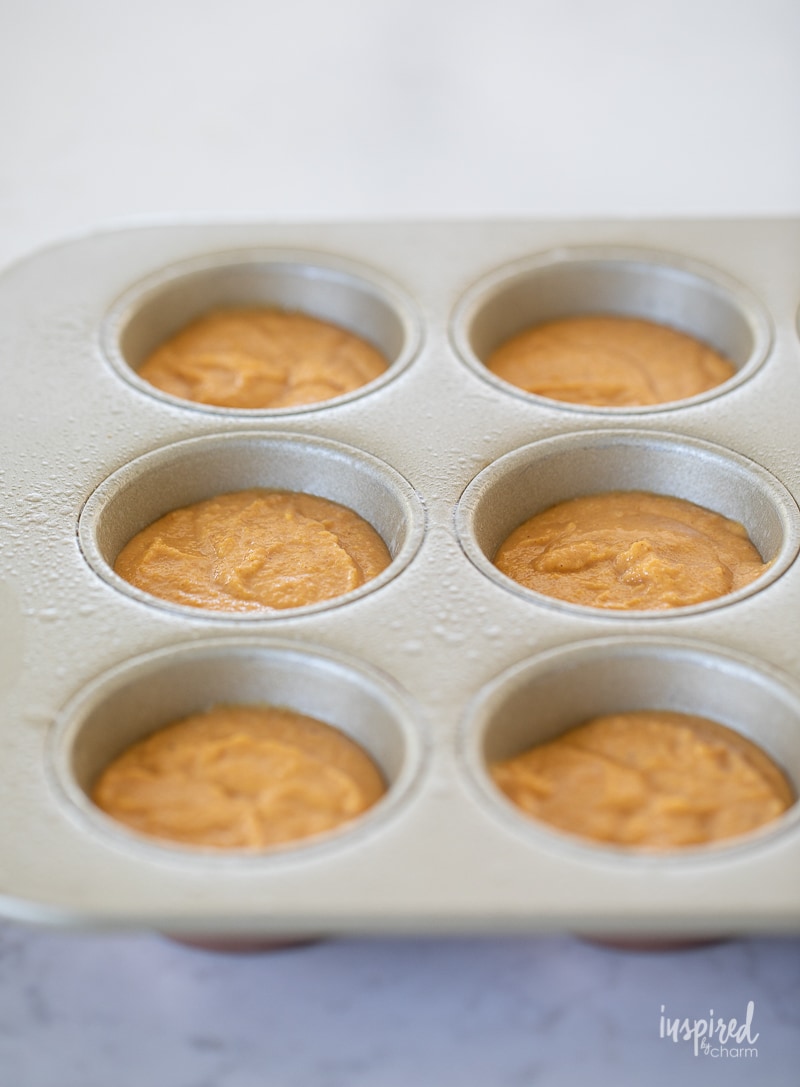 Easy Pumpkin Corn Muffins #cornmuffins #cornbread #bread #muffin #recipe