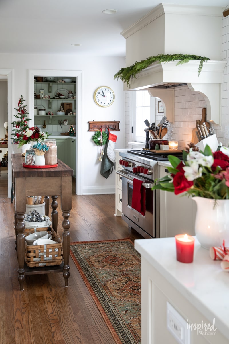 Festive Christmas Kitchen Decor Ideas