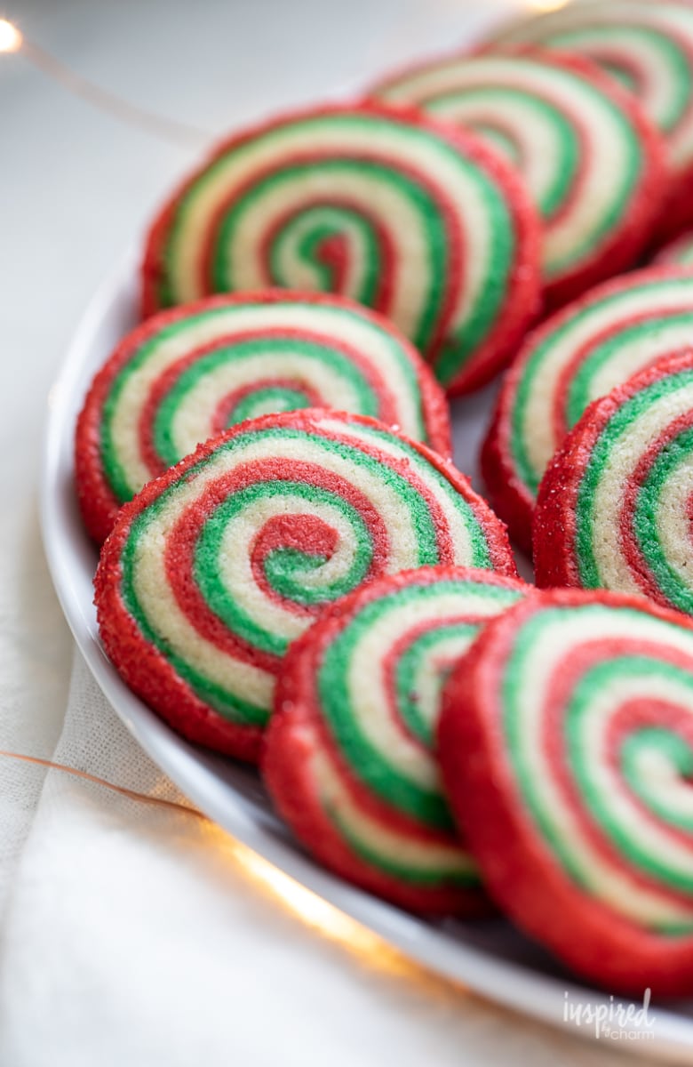 How to Make Christmas Pinwheel Cookies #christmas #pinwheel #cookies #holiday #holidaybaking #christmascookies #recipe #dessert 