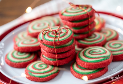 How to Make Christmas Pinwheel Cookies #christmas #pinwheel #cookies #holiday #holidaybaking #christmascookies #recipe #dessert
