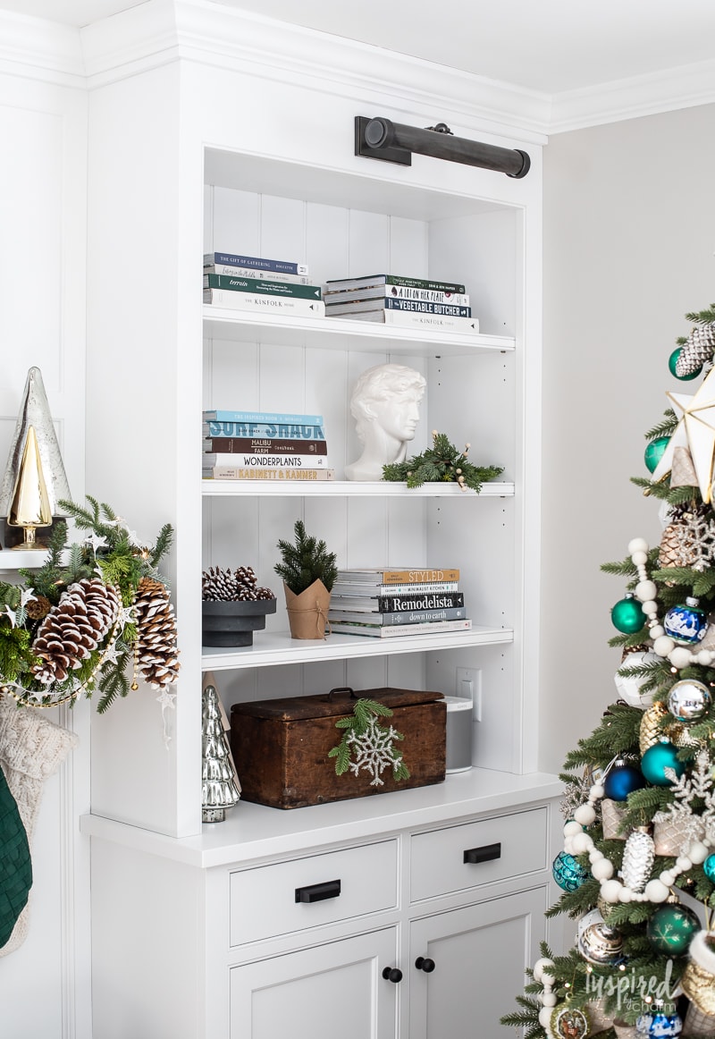 Living Room Christmas Mantel Decor #livingroom #mantel #christmas #fireplace #holiday #decor #bookshelf #bookcase #garland