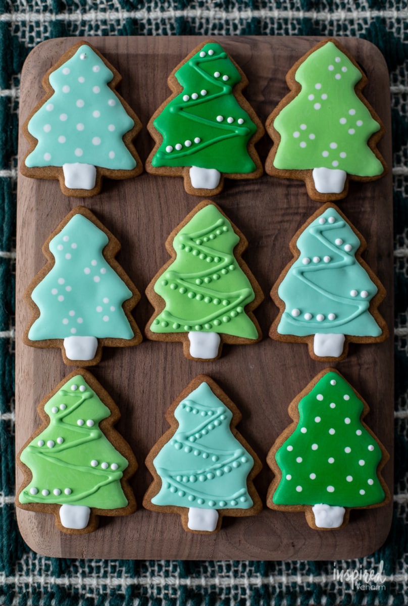Christmas Tree Gingerbread Cookies #christmas #gingerbread #cookies #gingerbreadcookies #holiday #holidaybaking #recipe #royalicing