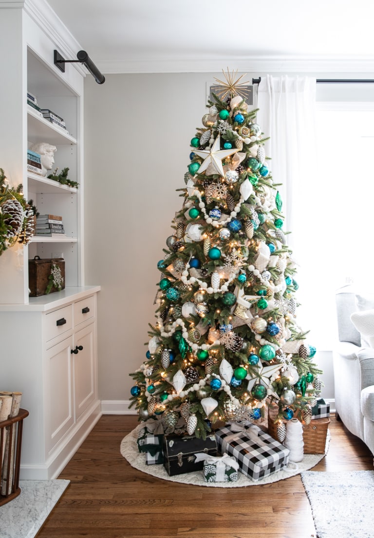 2020 Living Room Christmas Tree - tree decorating ideas and tips!