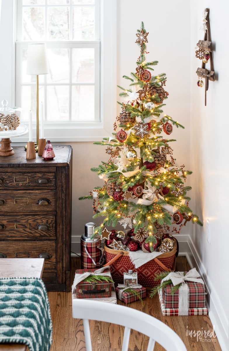 Gingerbread-Inspired Christmas Tree - Christmas Tree Decorating