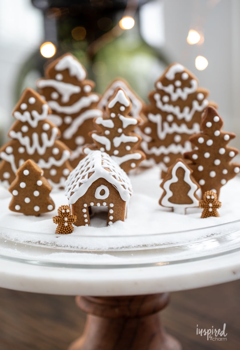 Creative DIY Gingerbread Decor Ideas #christmas #gingerbread #holiday #decor #diy #cookies #gingerbreadcookie #decorating Creative DIY Gingerbread Decor Ideas #christmas #gingerbread #holiday #decor #diy #cookies #gingerbreadcookie #decorating #village