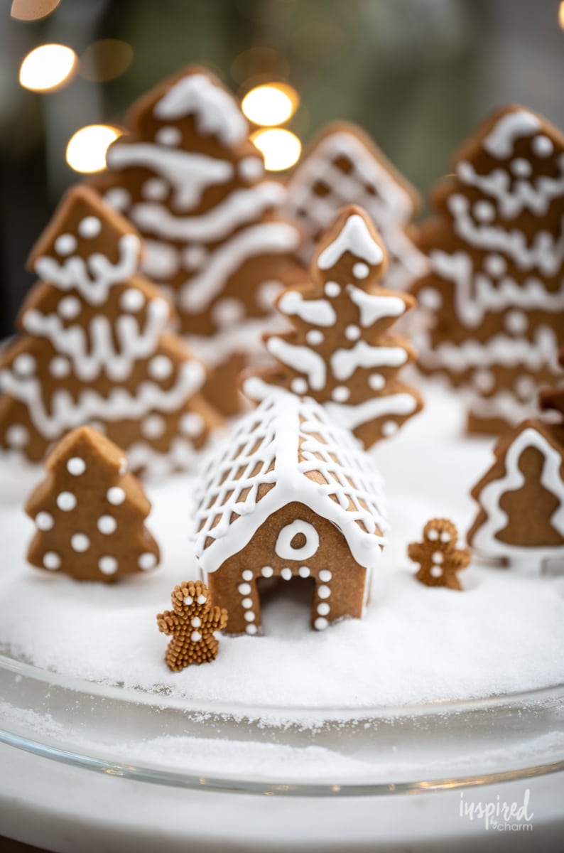 Creative DIY Gingerbread Decor Ideas #christmas #gingerbread #holiday #decor #diy #cookies #gingerbreadcookie #decorating Creative DIY Gingerbread Decor Ideas #christmas #gingerbread #holiday #decor #diy #cookies #gingerbreadcookie #decorating #village