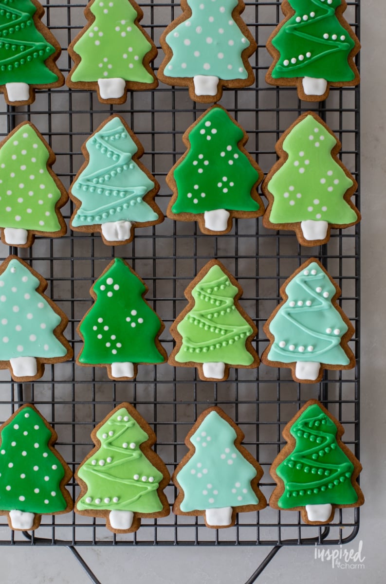 Christmas Tree Gingerbread Cookies #christmas #gingerbread #cookies #gingerbreadcookies #holiday #holidaybaking #recipe #royalicing