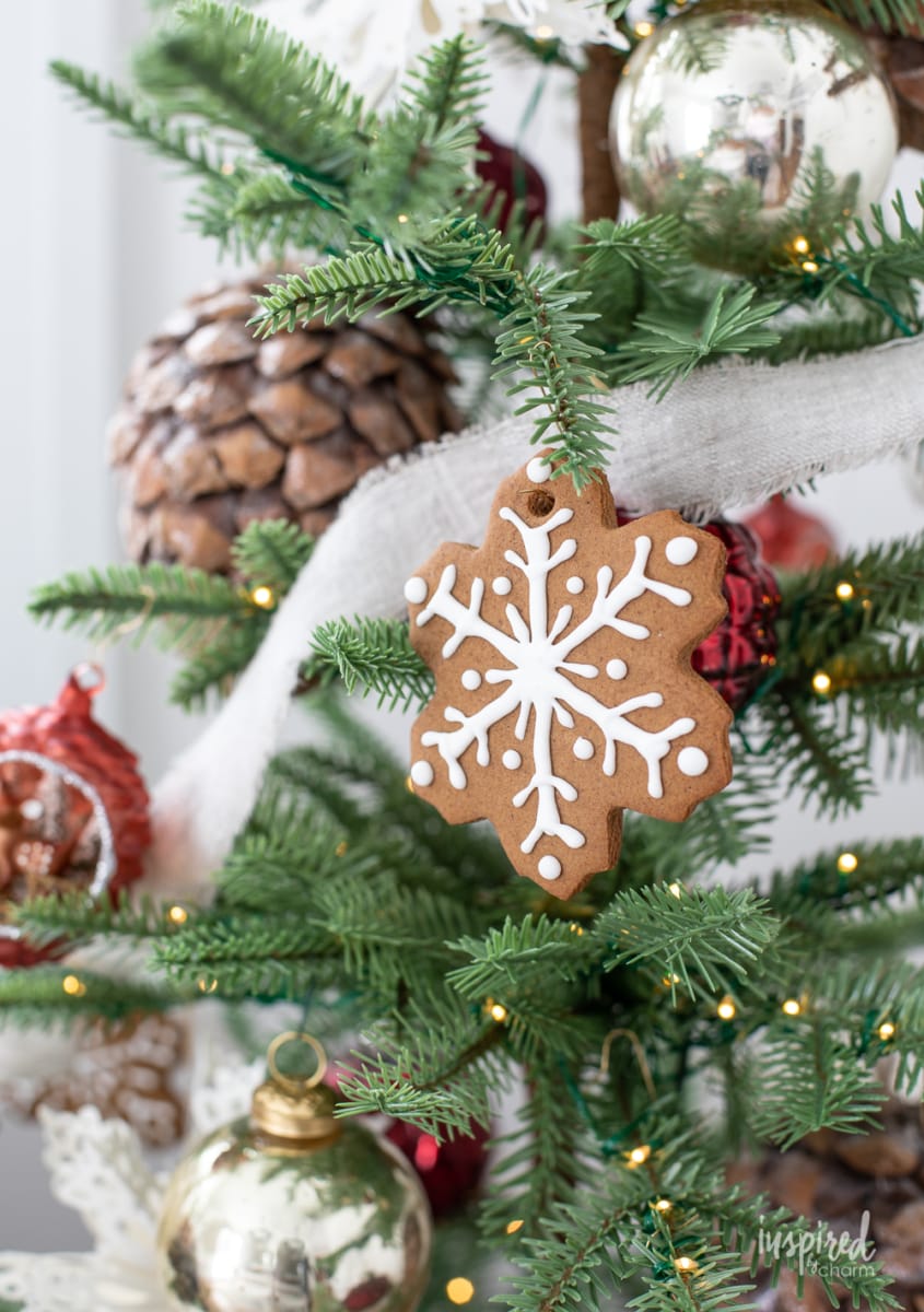Creative DIY Gingerbread Decor Ideas #christmas #gingerbread #holiday #decor #diy #cookies #gingerbreadcookie #decorating Creative DIY Gingerbread Decor Ideas #christmas #gingerbread #holiday #decor #diy #cookies #gingerbreadcookie #decorating #christmastree