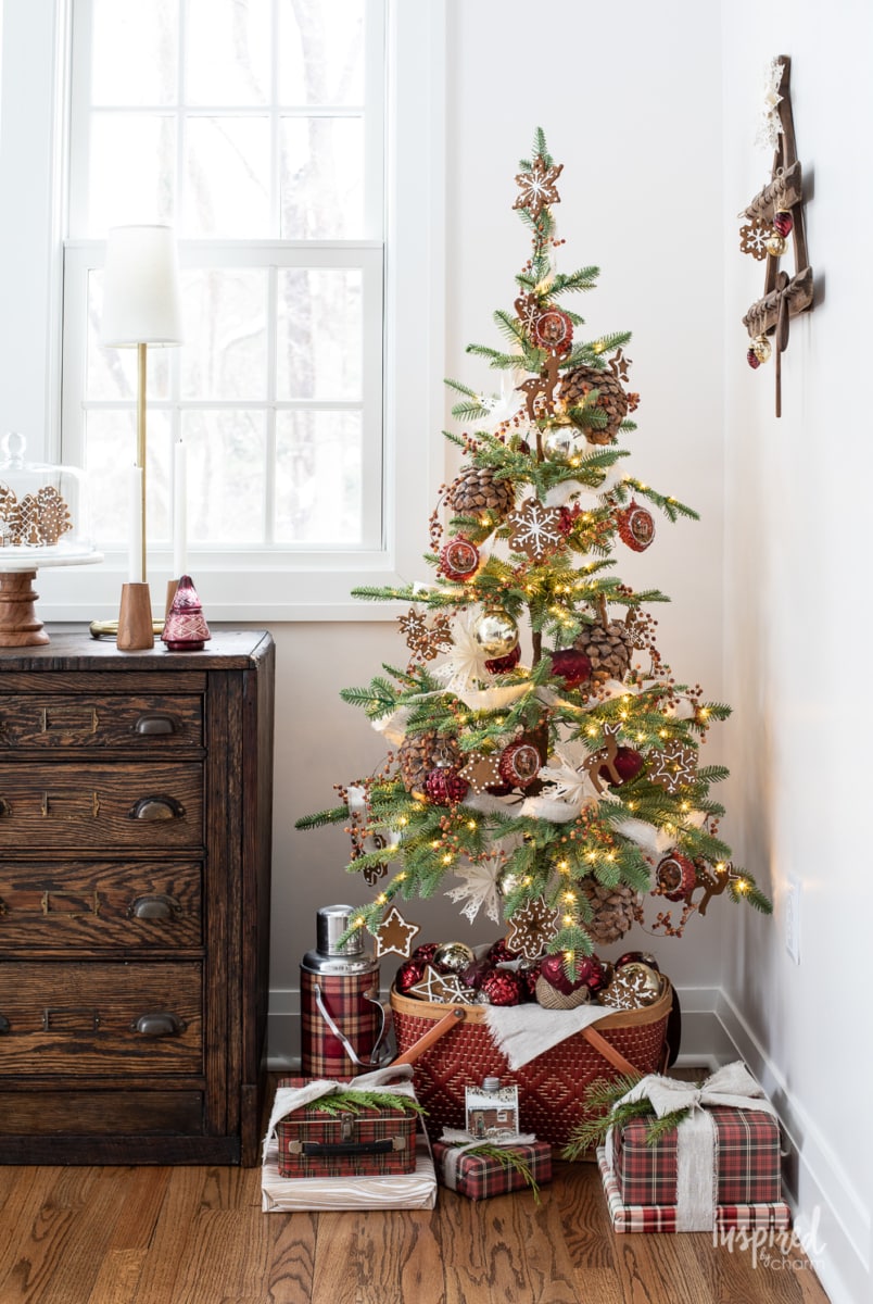 gingerbread Christmas tree decorating ideas for small lit tree