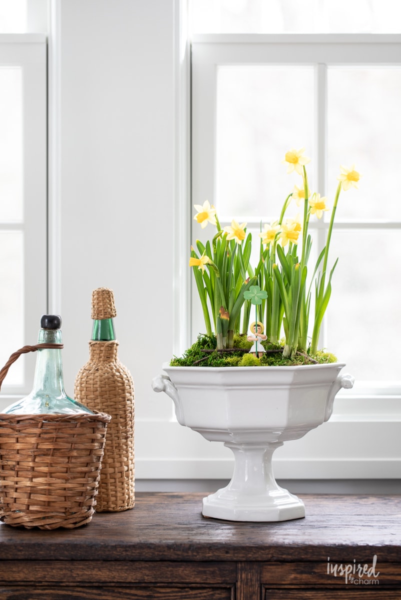 Ironstone Flowering Bulb Planter #spring #planter #ironstone #bulb #daffodil #hyacinth #crocus #centerpiece #springdecor