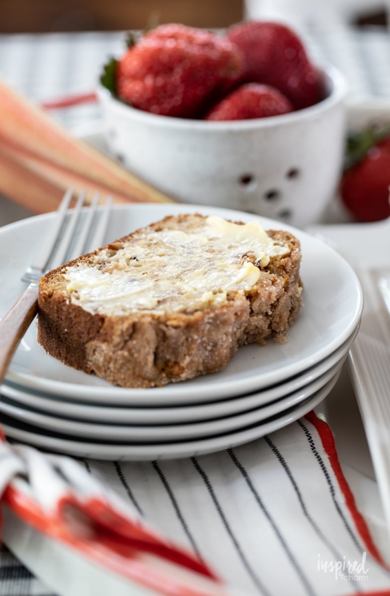 Rhubarb Streusel Quick Bread #rhubarb #streusel #quickbread #bread #cake #breakfast #dessert #streusel