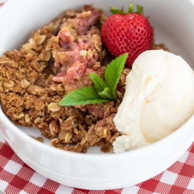 Strawberry Rhubarb Crisp Summer Dessert Recipe #strawberry #rhubarb #summer #spring #dessert #recipe #crisp