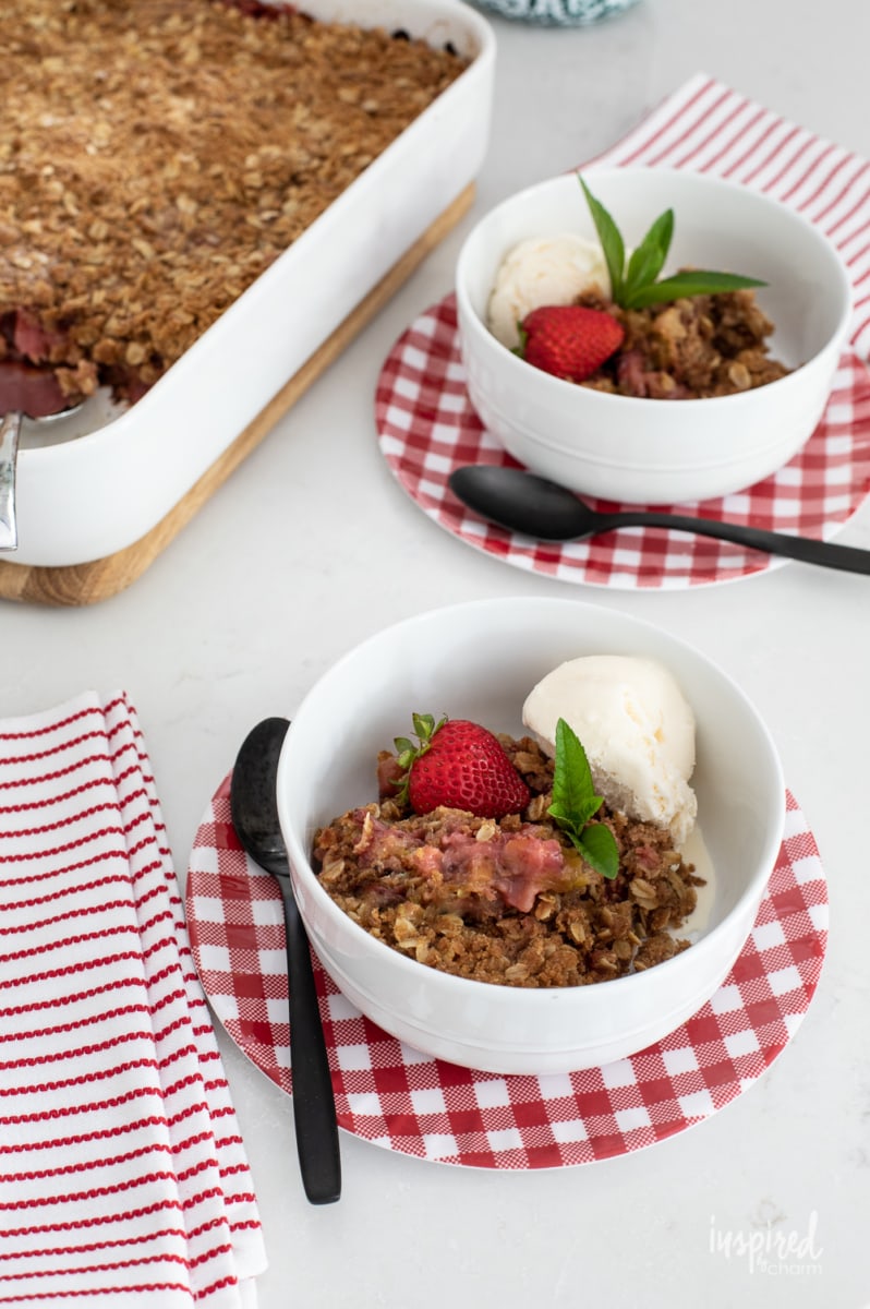 Strawberry Rhubarb Crisp Summer Dessert Recipe #strawberry #rhubarb #summer #spring #dessert #recipe #crisp
