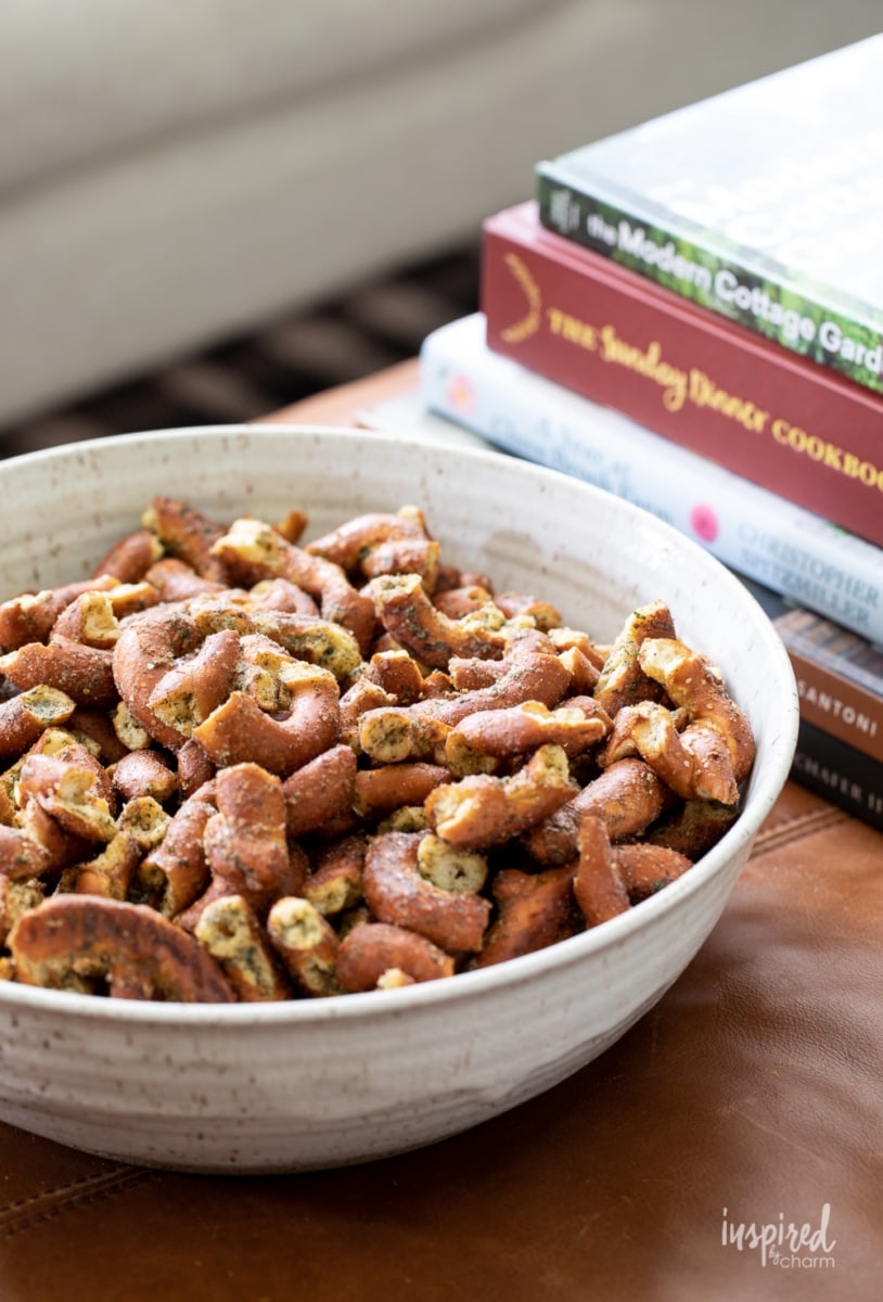 Really Good Seasoned Pretzels Recipe #seasoned #pretzels #spicy #ranch #seasonedpretzels #recipe #snack