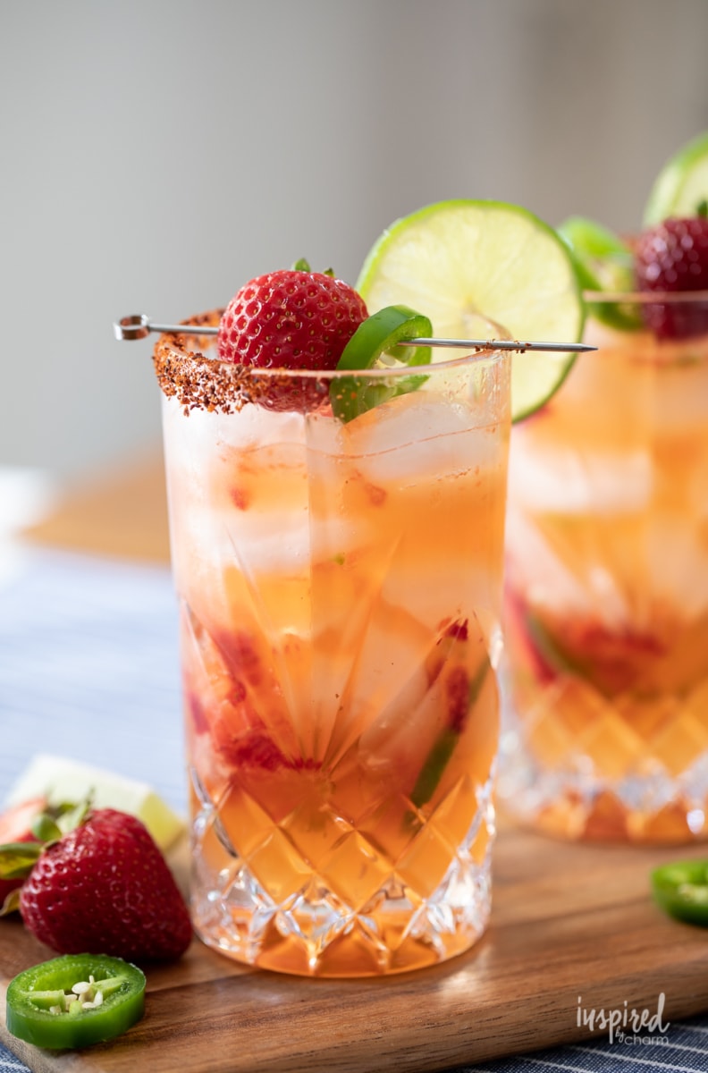 Sweet + Spicy Bourbon Cocktail #strawberry #jalapeño #bourbon #gingerbeer #summer #cocktail #recipe #spicy