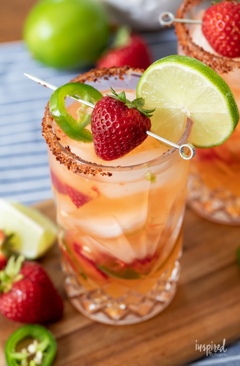 Sweet + Spicy Bourbon Cocktail #strawberry #jalapeño #bourbon #gingerbeer #summer #cocktail #recipe #spicy
