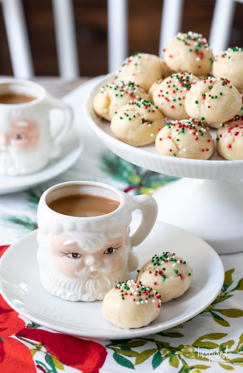 Italian Sprinkle Christmas Cookies #christmas #cookie #recipe #italiansprinkle #sprinkles #holiday #baking