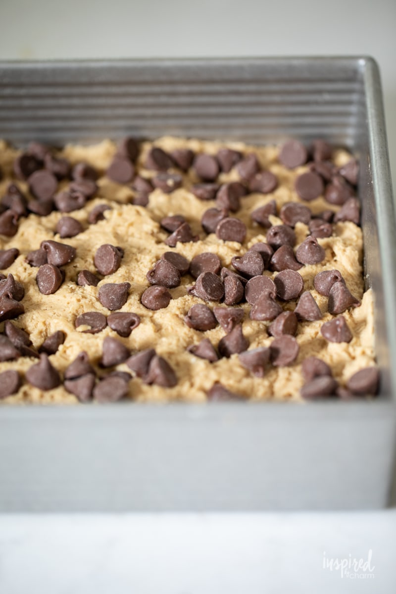 Chocolate Chip Peanut Butter Bars #dessert #dessertbars #chocolate #peanutbutter #chocolatechip #bars