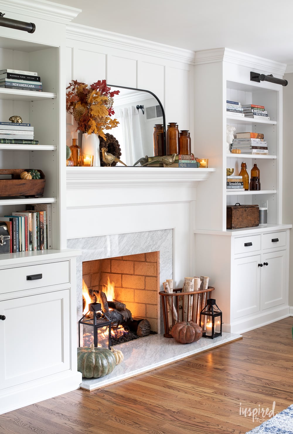 Discover beautiful fall mantle decor ideas to create an inviting and cozy ambiance. From autumn garlands to Thanksgiving mantel decor, find inspiration here.