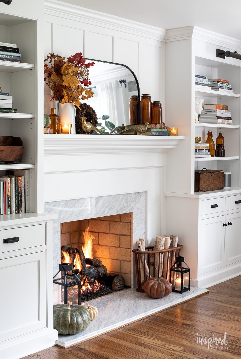 https://inspiredbycharm.com/wp-content/uploads/2021/09/fall-fireplace-decor.jpg?utm_source=chatgpt.com