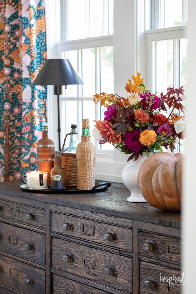 Fall Decorating Ideas from Bayberry House #falldecor #hometour #fall #decorating #ideas #seasonaldecor