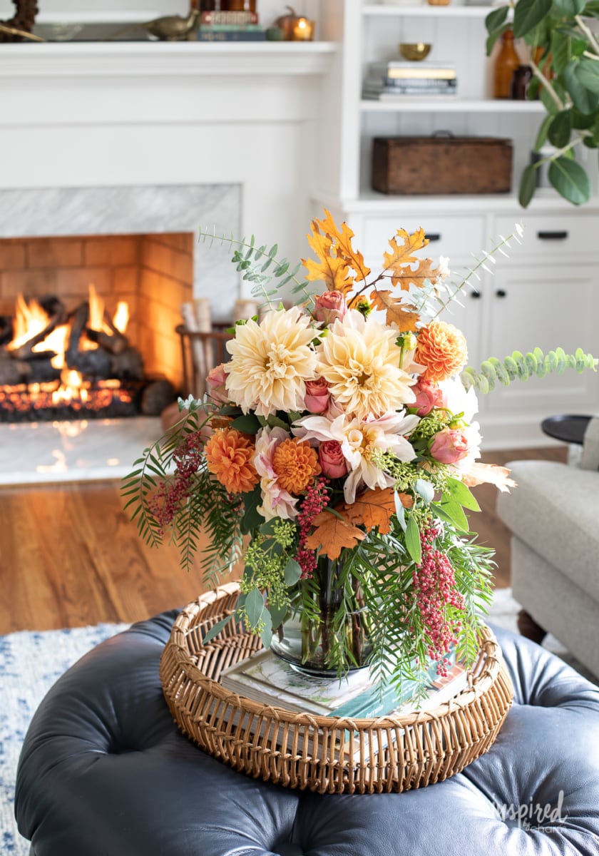 Tips for Beautiful Fall Flower Arrangements #fallflowers #flowers #arragements #bouquet #autumn #blooms #homedecor #falldecor #decorating