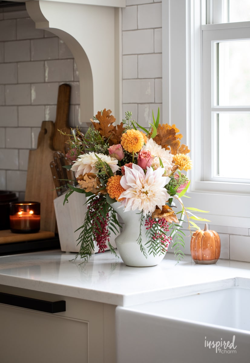 Tips for Beautiful Fall Flower Arrangements #fallflowers #flowers #arragements #bouquet #autumn #blooms #homedecor #falldecor #decorating