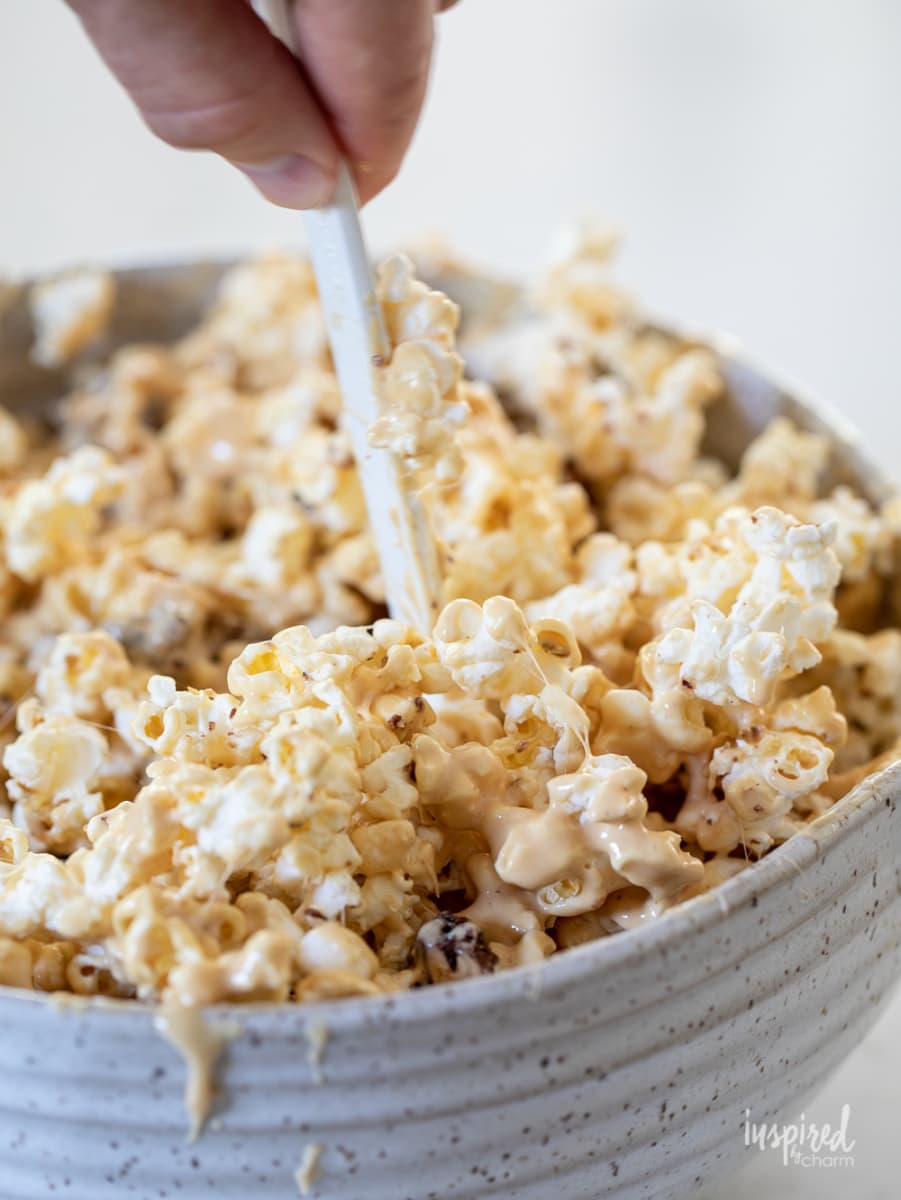Salted Caramel Popcorn Bars #saltedcaramel #popcorn #bars #recipe #snack #dessert #easy