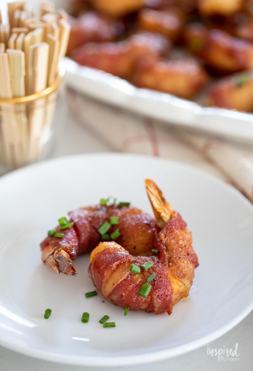 Brown Sugar Glazed Bacon-Wrapped Shrimp #bacon #shrimp #appetizer #recipe #holiday #christmas #glazedshrimp #baconwrapped