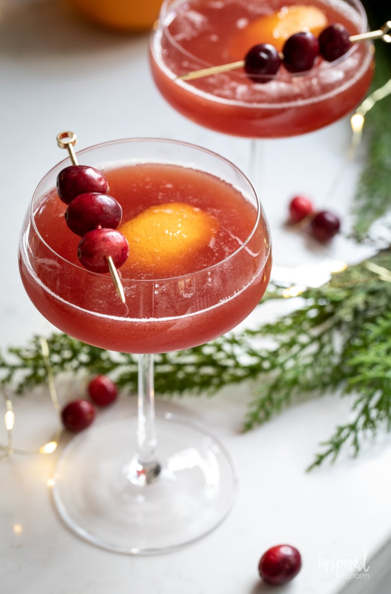Cranberry Manhattan Holiday Cocktail Recipe #christmas #cranberry #Manhattan #holiday #cocktail #recipe #whiskey #rye