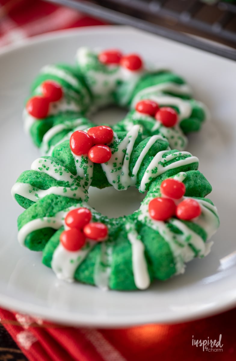 Shortbread Wreath Cookies #christmas #cookie #holiday #wreath #cookies #shortbread #holidaybaking 