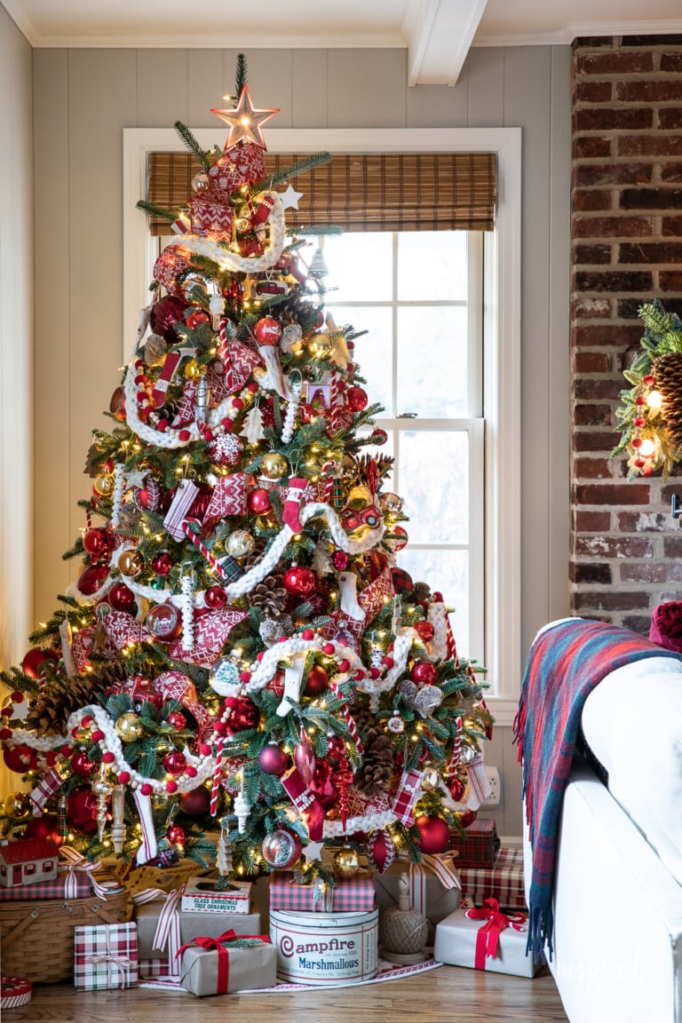 Dozens of Christmas Tree Themes to Inspire Holiday Decor