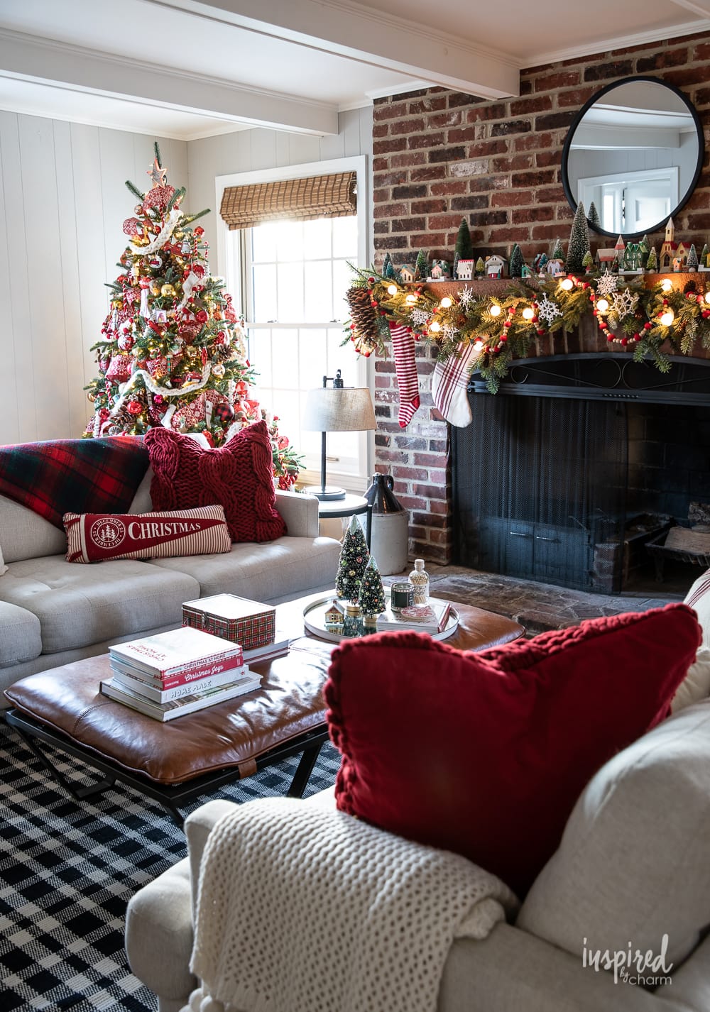 Red and Cozy Christmas Tree Decorating Ideas