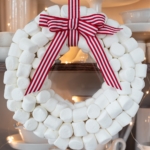 How to Make a Marshmallow Wreath #marshmallowwreath #christmas #holiday #diy #handmade #craft #wreath #christmaswreath