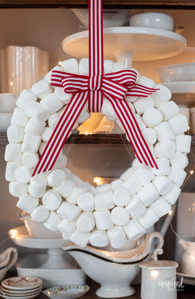 How to Make a Marshmallow Wreath #marshmallowwreath #christmas #holiday #diy #handmade #craft #wreath #christmaswreath
