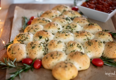 Cheese-Filled Pull-Apart Rolls #appetizer #recipe #christmas #holiday #cheesefilled #rolls #pullapart #snack