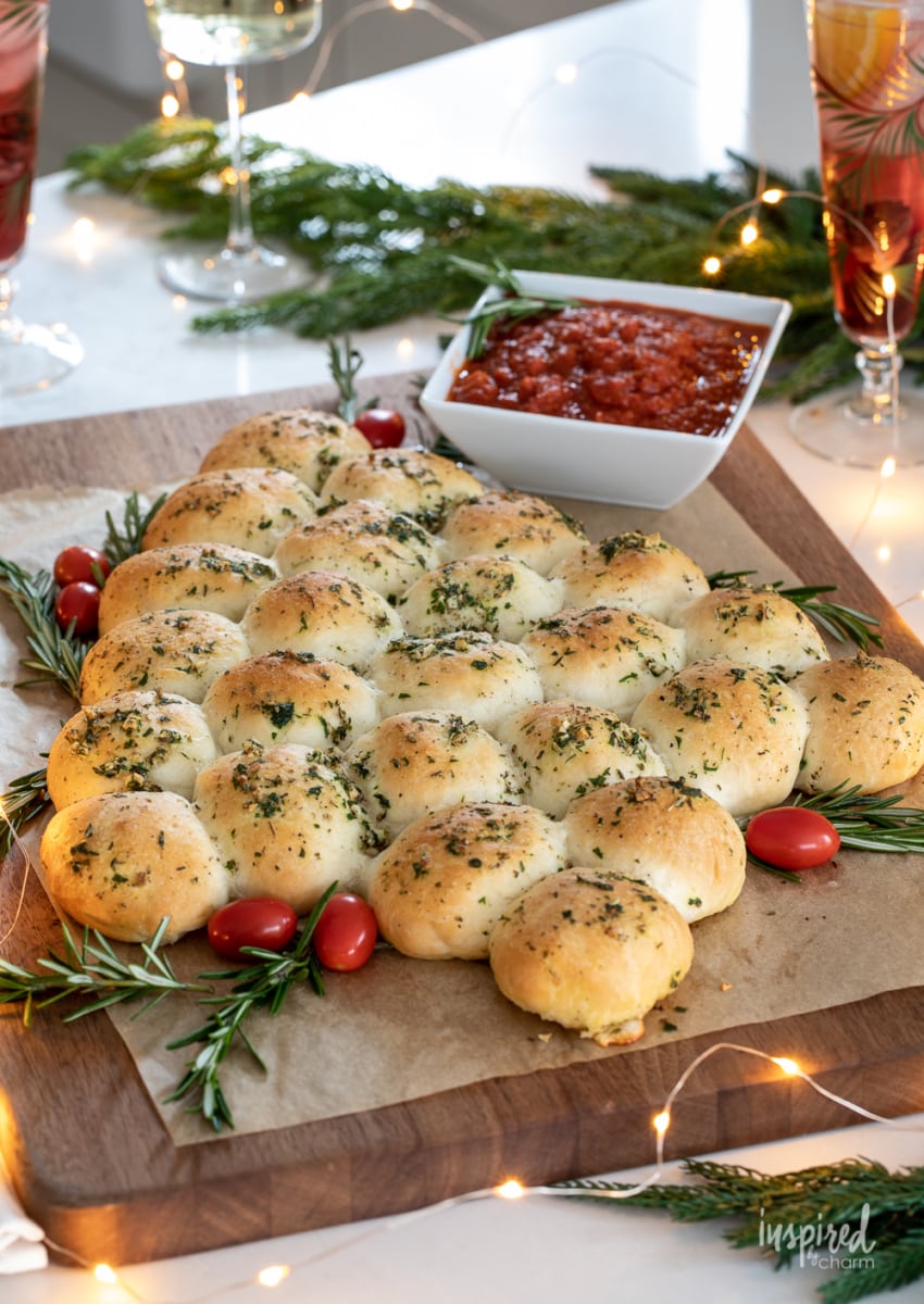 Cheese-Filled Pull-Apart Rolls #appetizer #recipe #christmas #holiday #cheesefilled #rolls #pullapart #snack