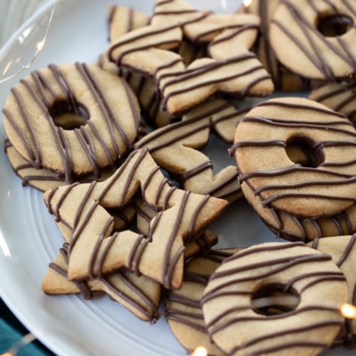 Chocolate Striped Peanut Butter Shortbread Cookies #cookie #shortbread #peanutbutter #chocolate #recipe #christmas #holday