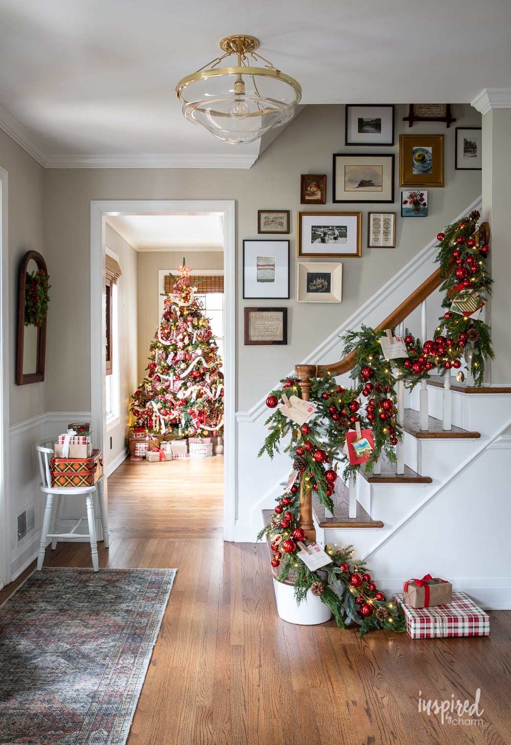 https://inspiredbycharm.com/wp-content/uploads/2021/12/christmas-entryway-decorating.jpg