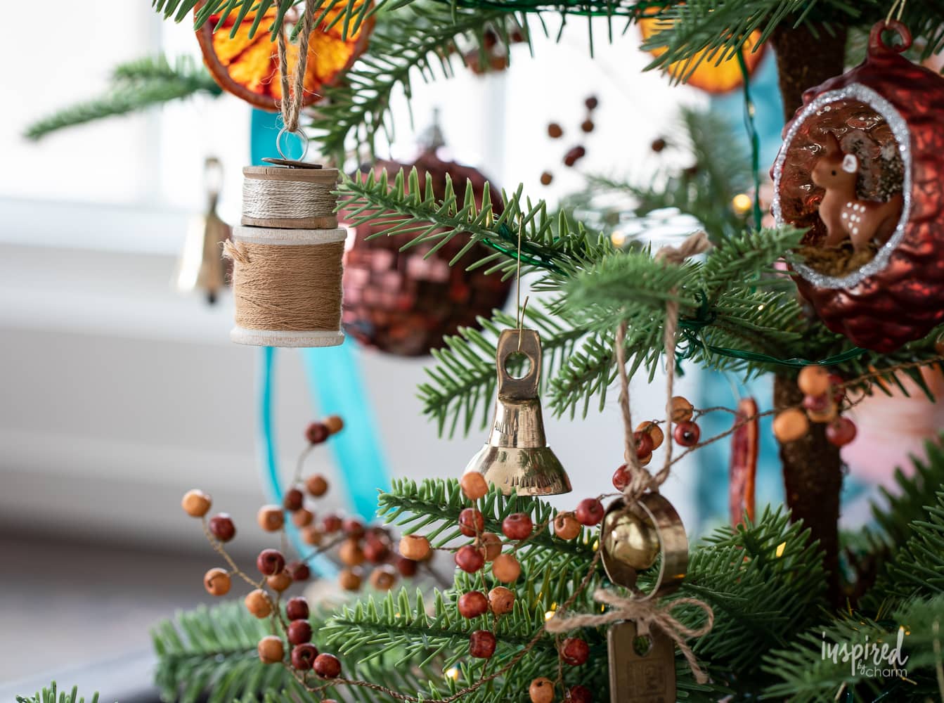 Little Treasures Christmas Tree #christmas #holiday #decor #christmastree #decorations #ideas #driedoranges #vintage