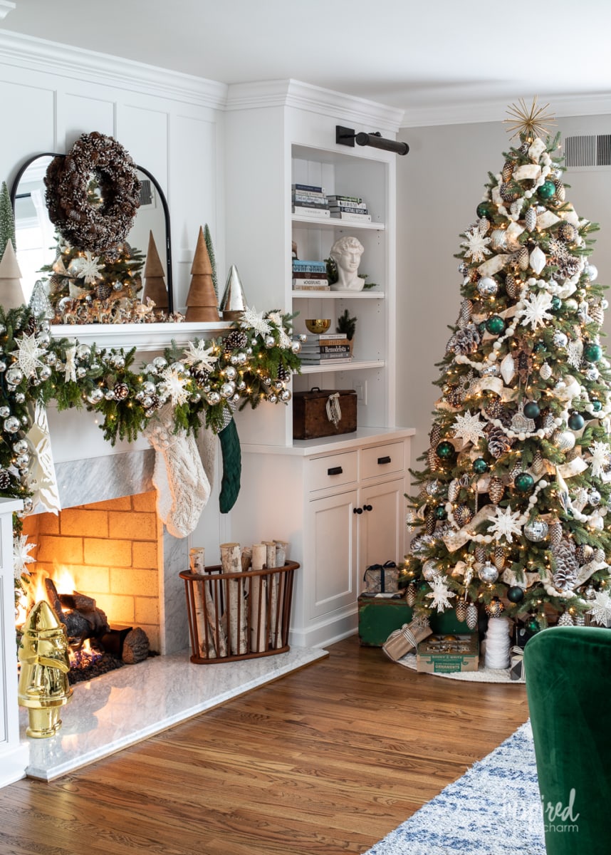 Snowy Pinecone Christmas Tree #christmastree #christmas #pinecone #green #neautral #winterwonderland #decor #tree #decorations