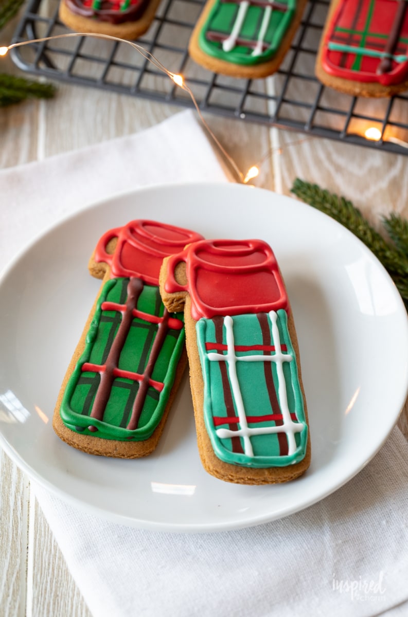 Thermos Gingerbread Cookies #cutout #christmas #cookies #gingerbread #vintage #thermos #plaid #cookie #recipe