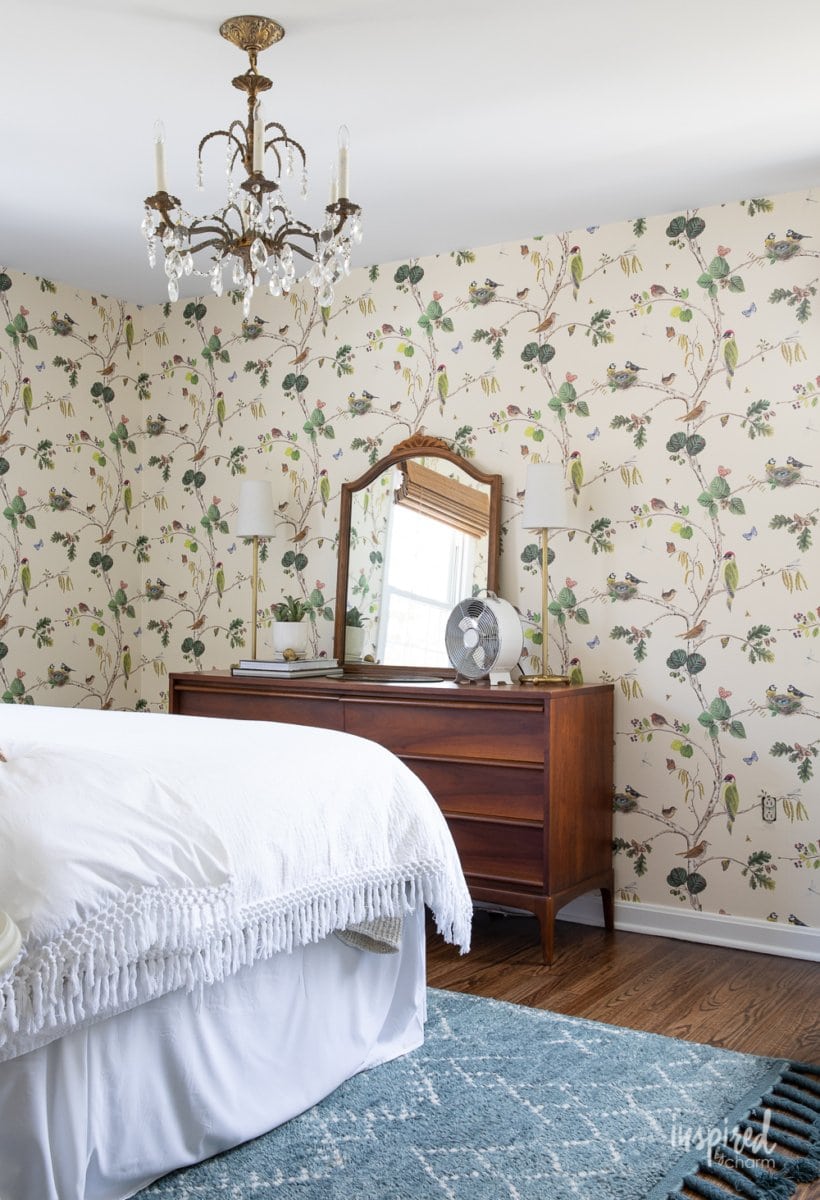 wallpaper bedroom with dresser