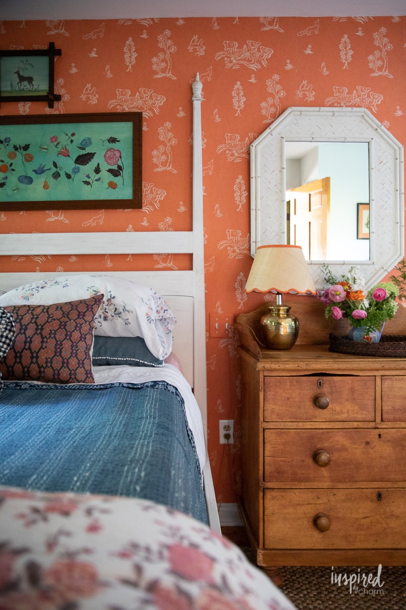 Hayes Cottage queen bedroom.