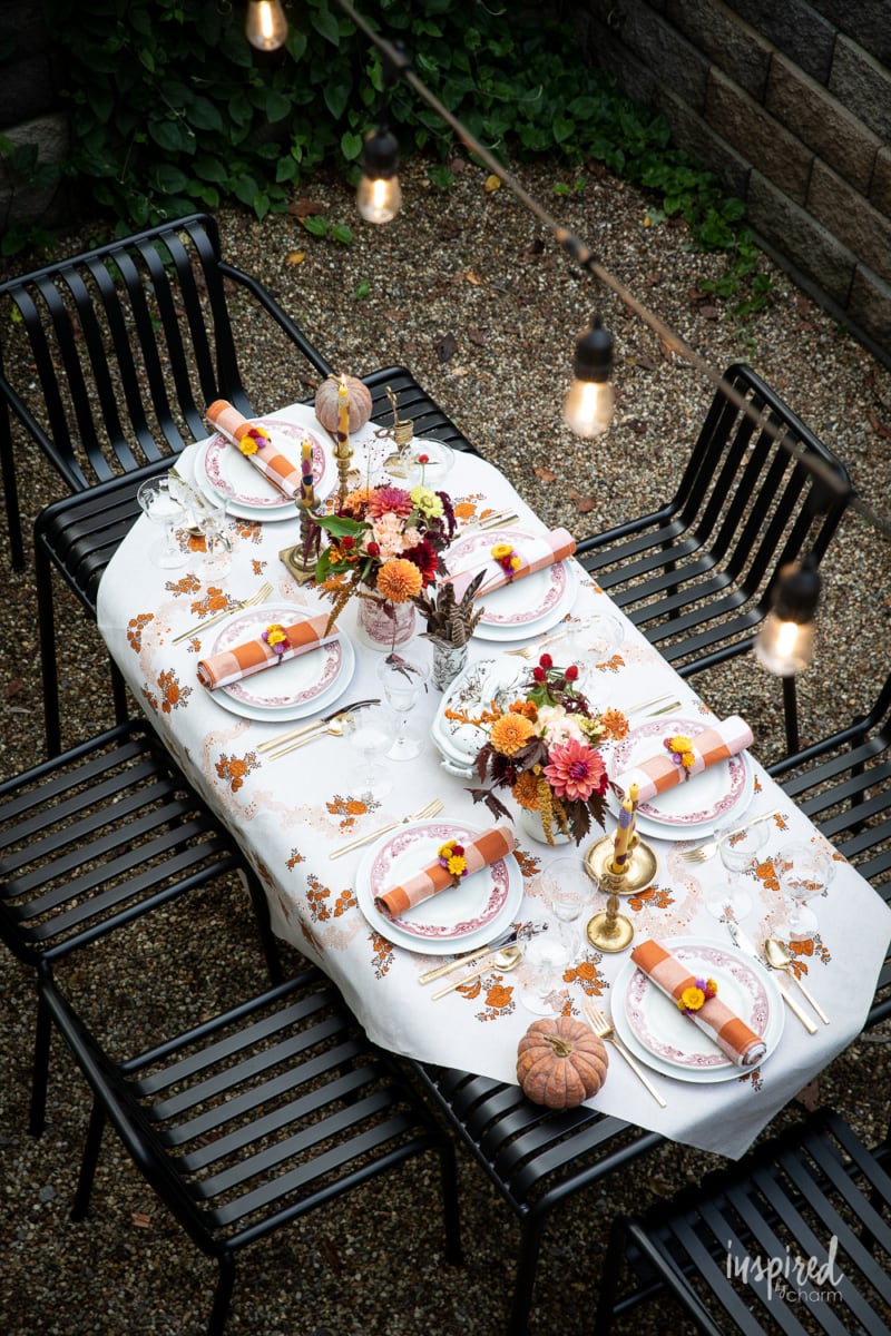 outdoor tablescape for fall. 