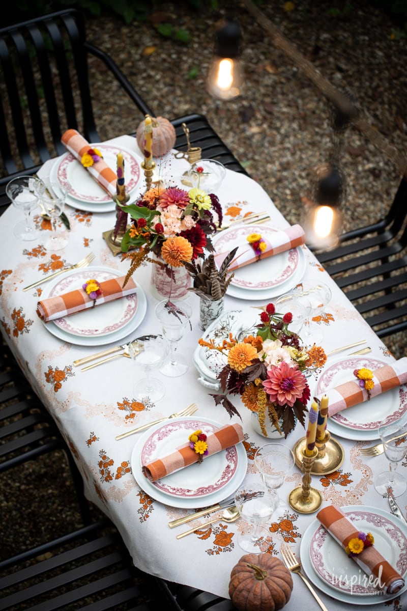 outdoor fall table setting.
