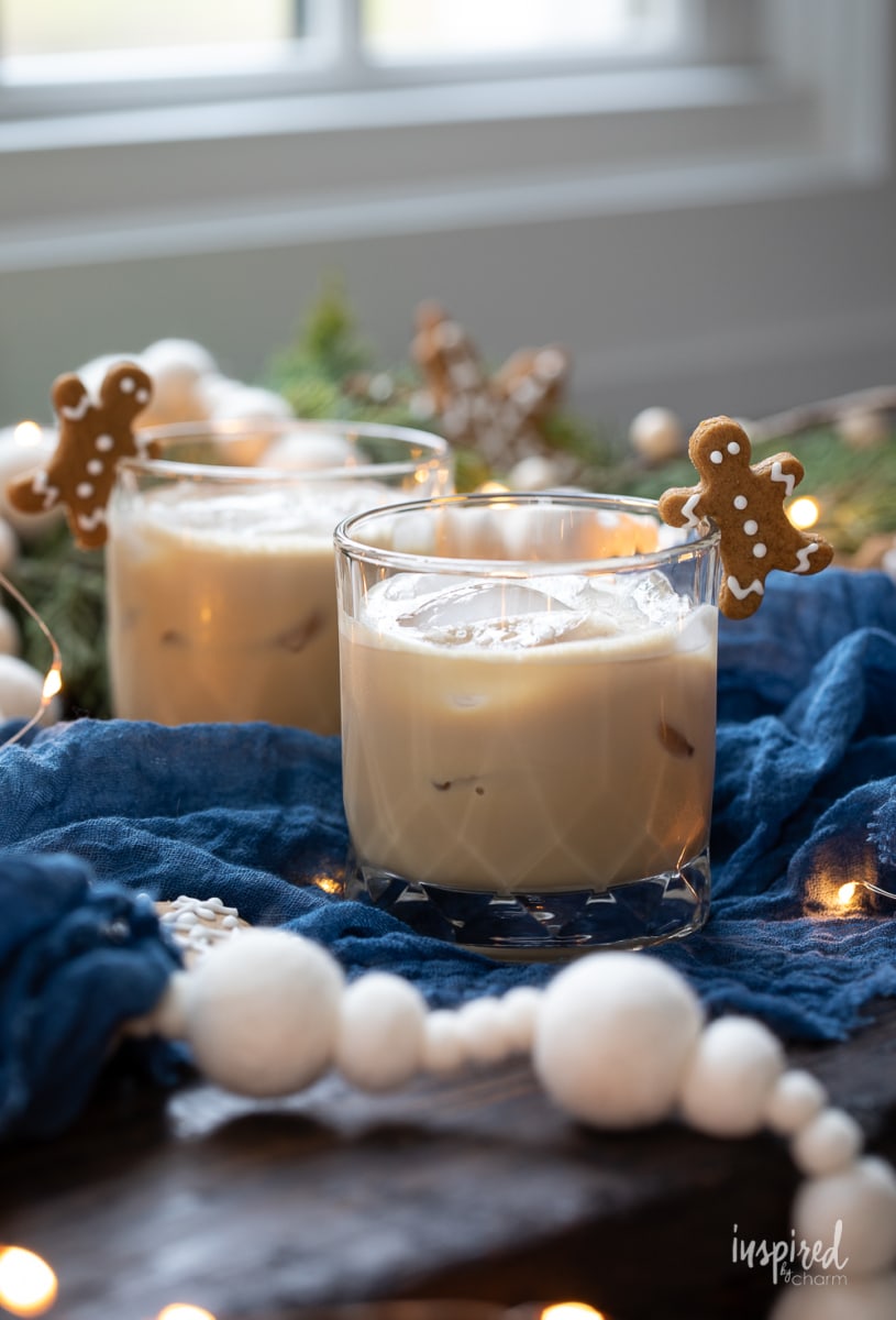 Gingerbread White Russians in glasses.