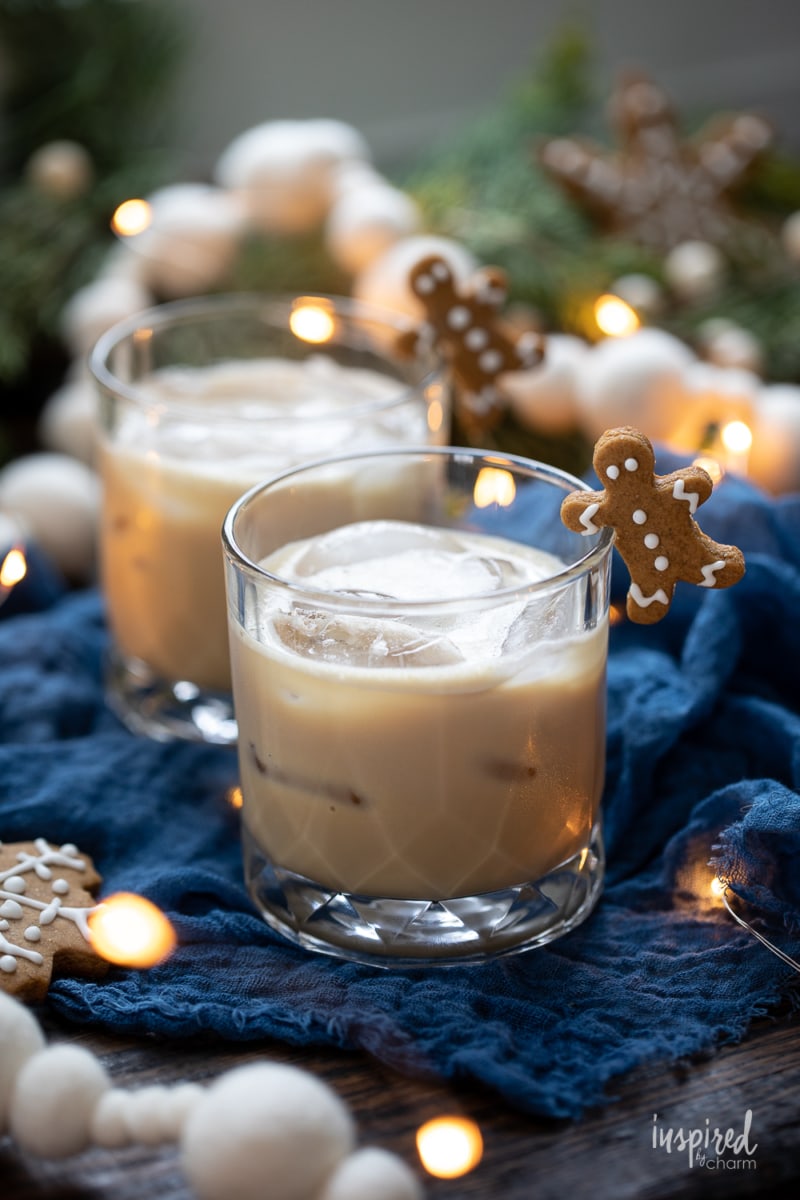 Gingerbread White Russians in glasses.