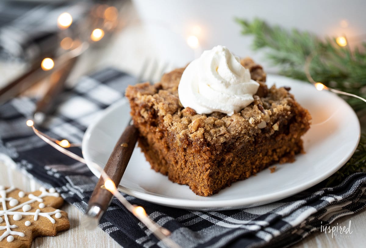 Gingerbread Cake with Crumb Topping