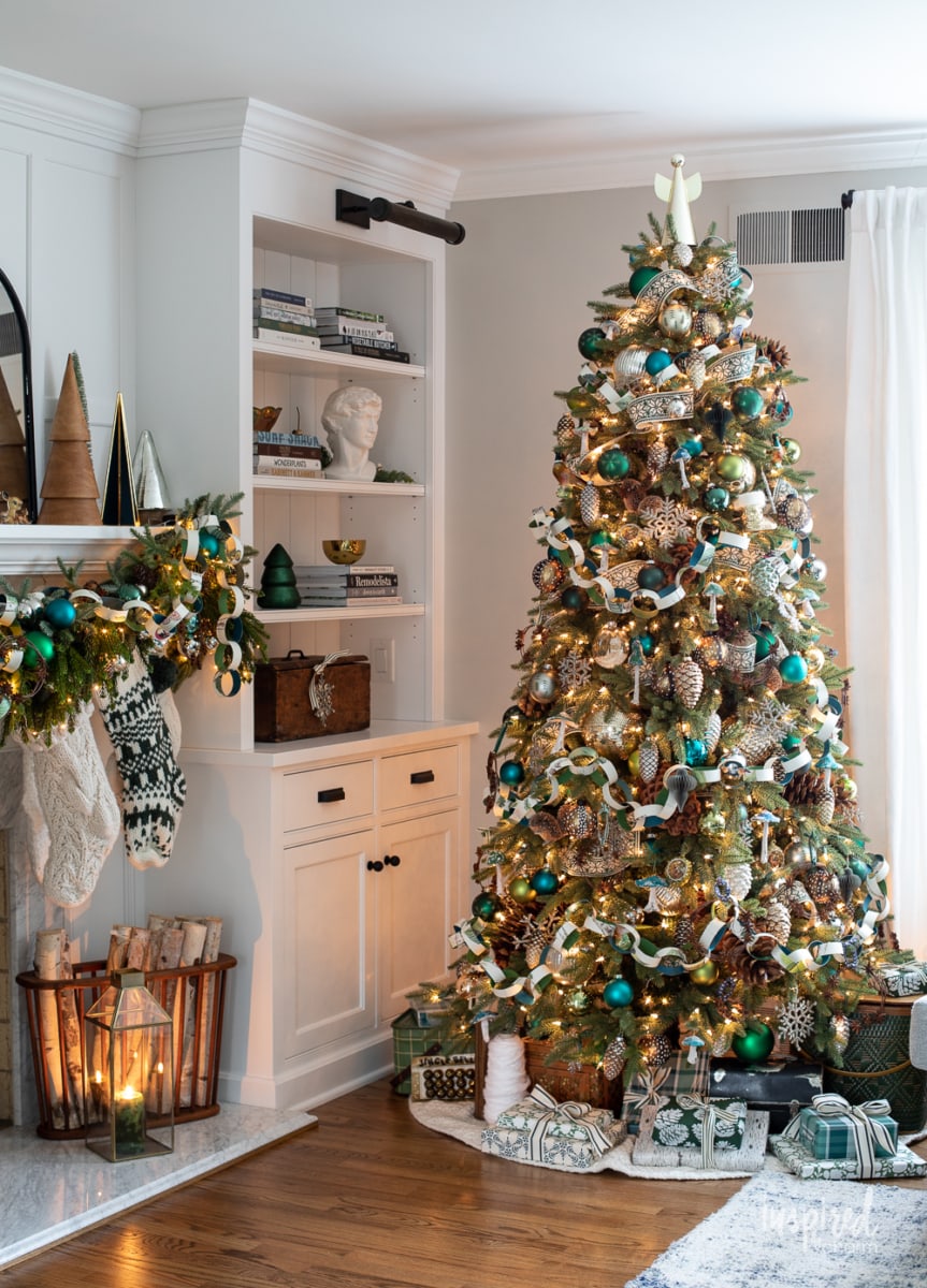 decorate christmas tree in living room.